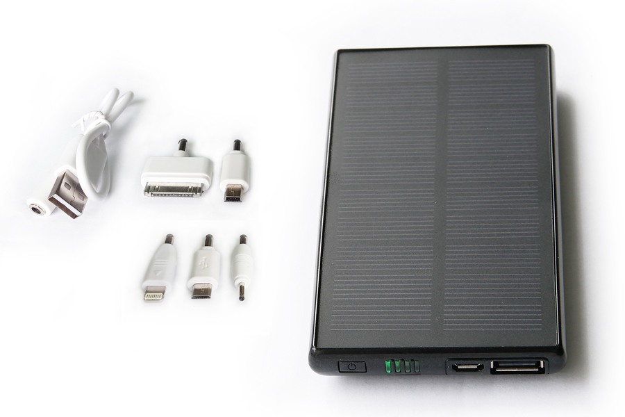 мплектация системы автономного питания на солнечной батарее "SITITEK Sun-Battery SC-09" включает 5 переходников для зарядки разных приборов 