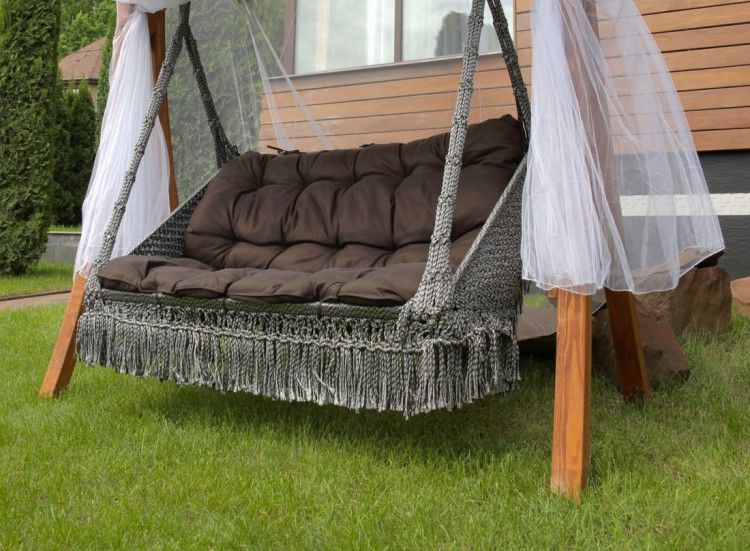 Садовые качели плетеные
